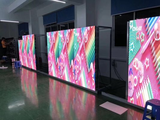 نص صور شاشة فيديو LED داخلية قابلة للتشغيل 240 مم * 240 مم مع ضمان لمدة عامين مصنع Shenzhen